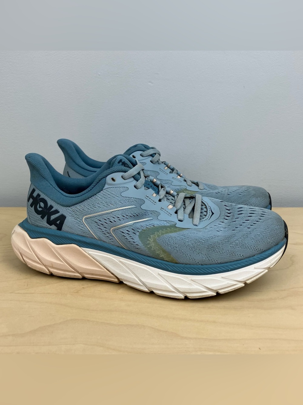 Hoka One One Women’s Size 7.0 B Arahi 5 Blue Athletic Running Shoes